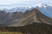 75 In primo piano Cima Vallocci, da sfondo il Disgrazia e le Alpi Retiche